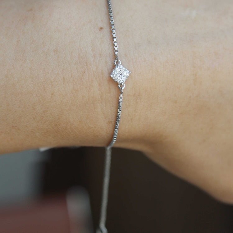 1/4 Cttw Diamond Cushion Cluster Adjustable Chain Bracelet in 925 Sterling Silver