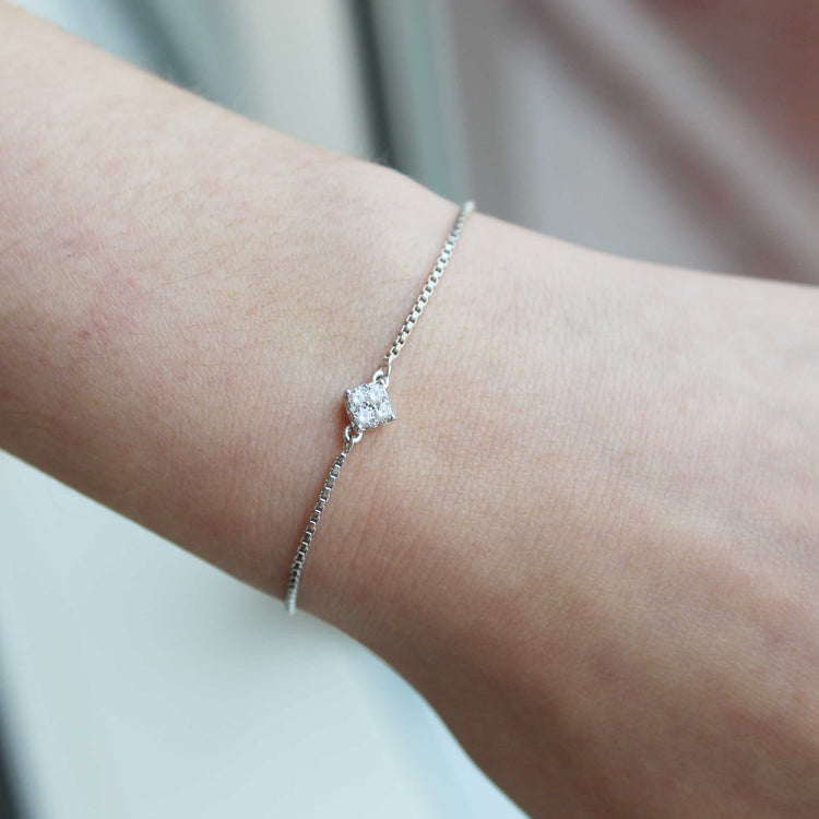 1/4 Cttw Diamond Cushion Cluster Adjustable Chain Bracelet in 925 Sterling Silver