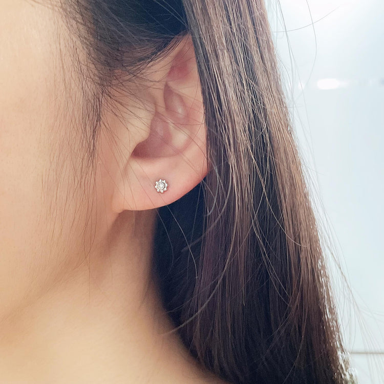 1/60 Cttw Natural Diamond Daisy Flower Stud Earrings in 925 Sterling Silver