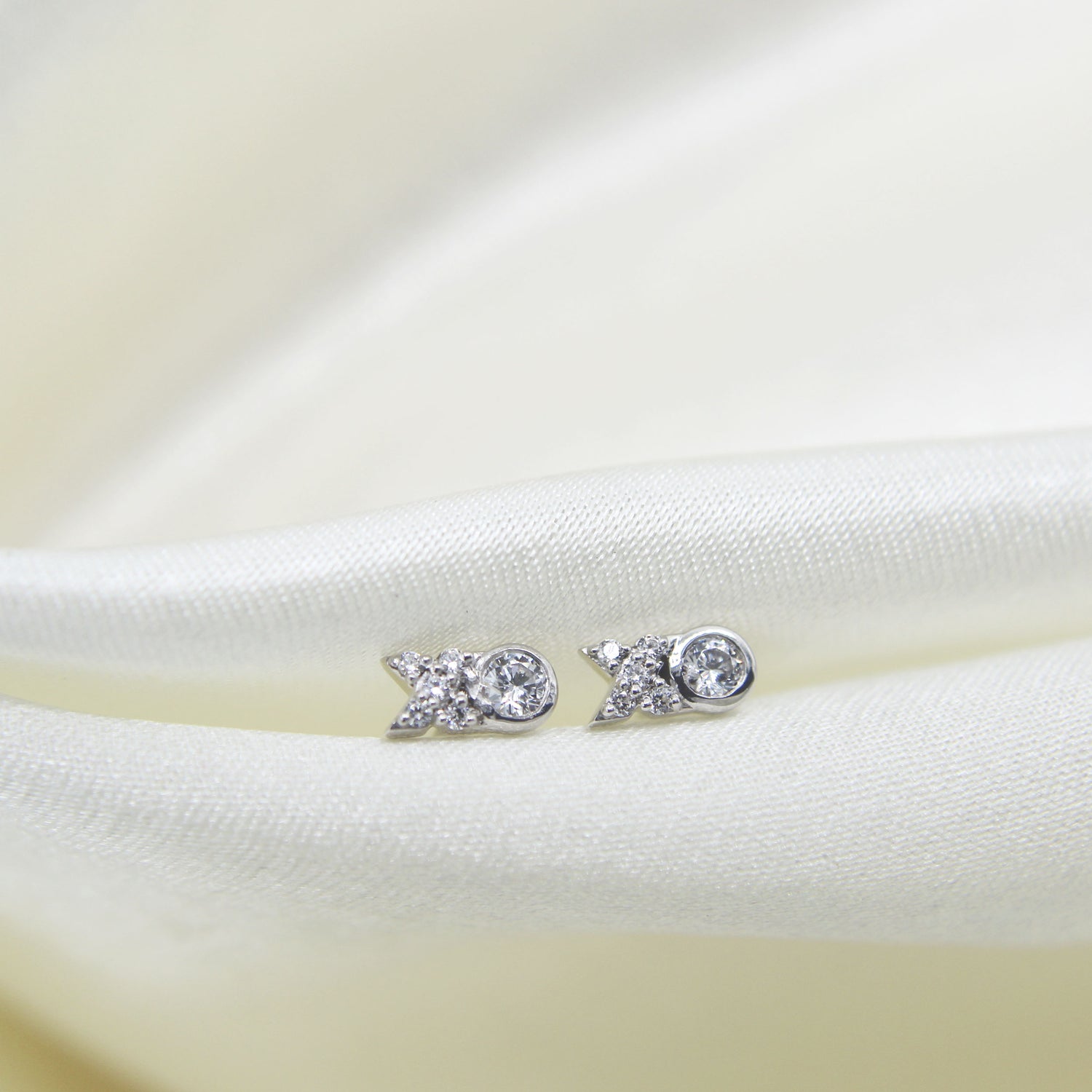 XO 1/4 Ctw Natural Diamond Stud Earrings set in 925 Sterling Silver fine jewelry