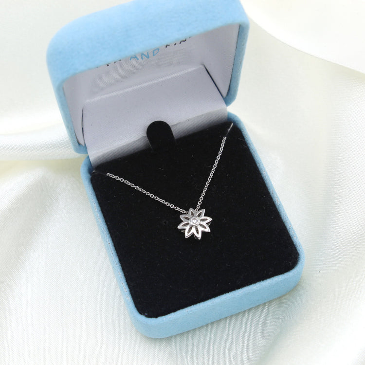 Daisy Flower 1/40 Cttw Natural Diamond Pendant Necklace set in 925 Sterling Silver