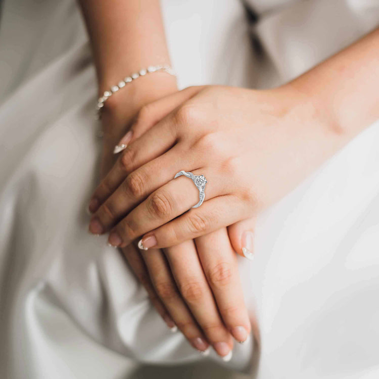 1/2 Cttw (I1-I2 Clarity) Diamond Infinity Engagement Wedding Bridal Ring in 14K Gold