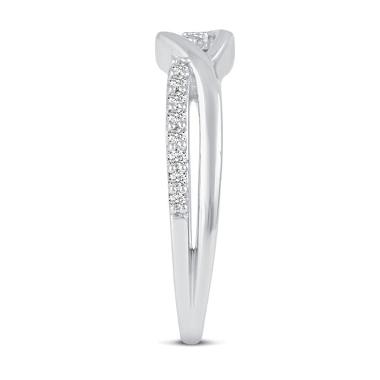Sparkling Infinity Twist Ring in 925 Sterling Silver