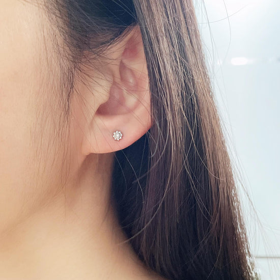 1/60 Cttw Natural Diamond Daisy Flower Stud Earrings in 925 Sterling Silver